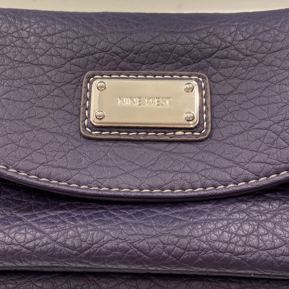 Nine West - Purple Pleather Convertible Wristlet/Shoulder bag, Chain Details EUC - Picture 3 of 17